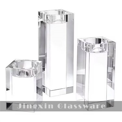 Ovqatlanish stoli uchun kristall shamdonlar