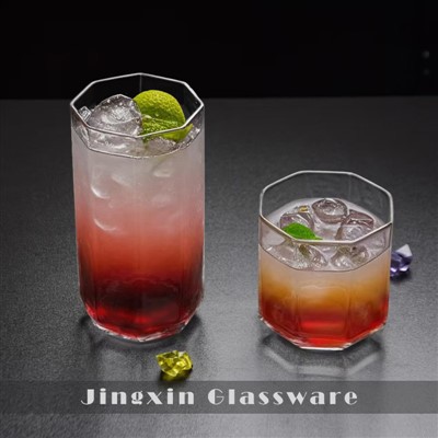 Noyob vertikal chiziqlar kofe kubogi