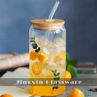 Bambuk qopqoqli va shisha somonli ichimlik stakanlari